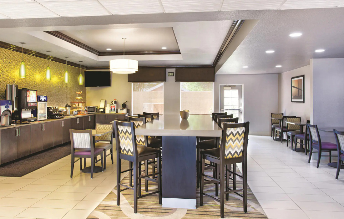 Photo Gallery of LA QUINTA INN & SUITES TAMPA SOUTH